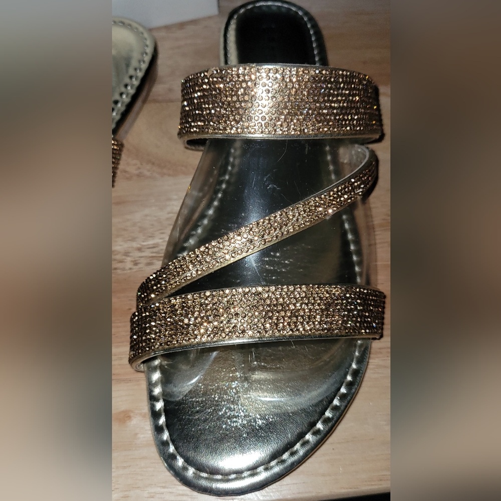 Womans size 10 bamboo brand golden sandles flats